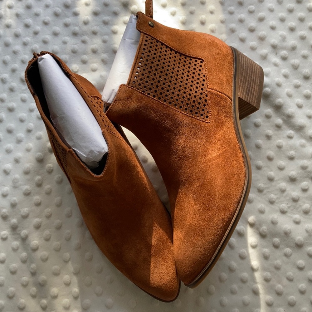 NIB cole haan suede booties 10.5